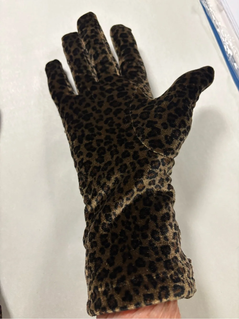 Cejon articulate Women's Leopard Velvet Ruched Gloves - Brown One  Size